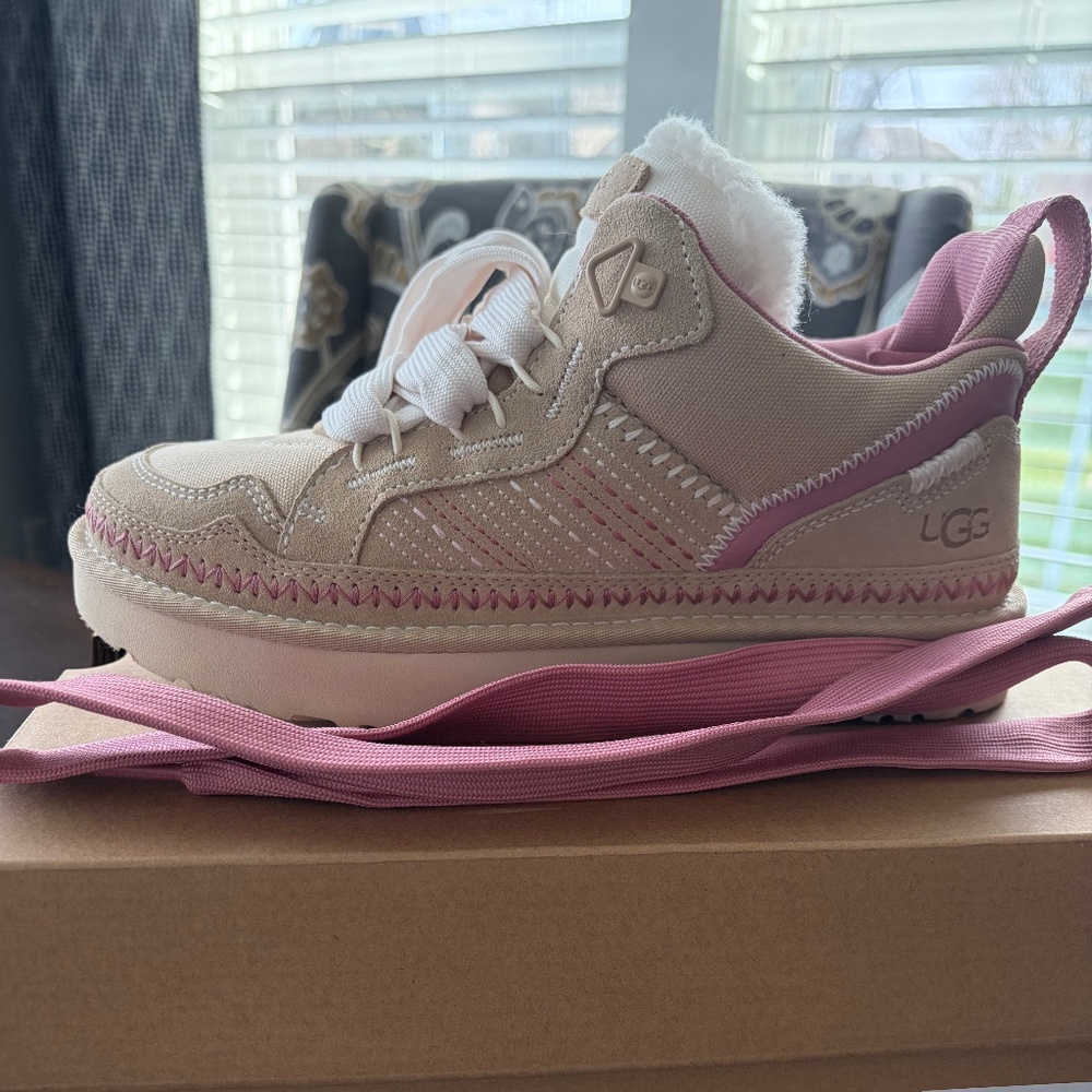 UGG Size 10 Lowmel Meadow